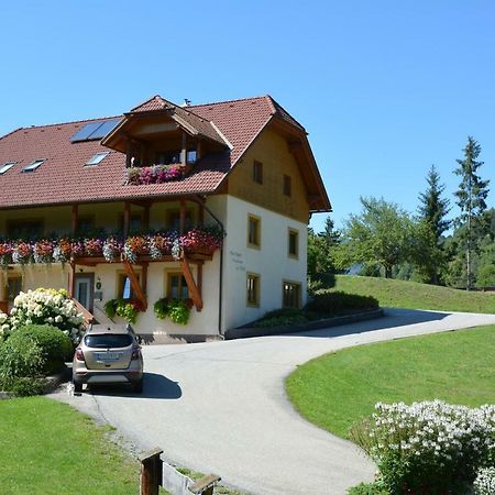 Апартаменти Haus Ingrid Занкт-Ґеорґен-об-Мурау Екстер'єр фото